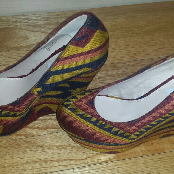 Shoes - Picture 2 of 7